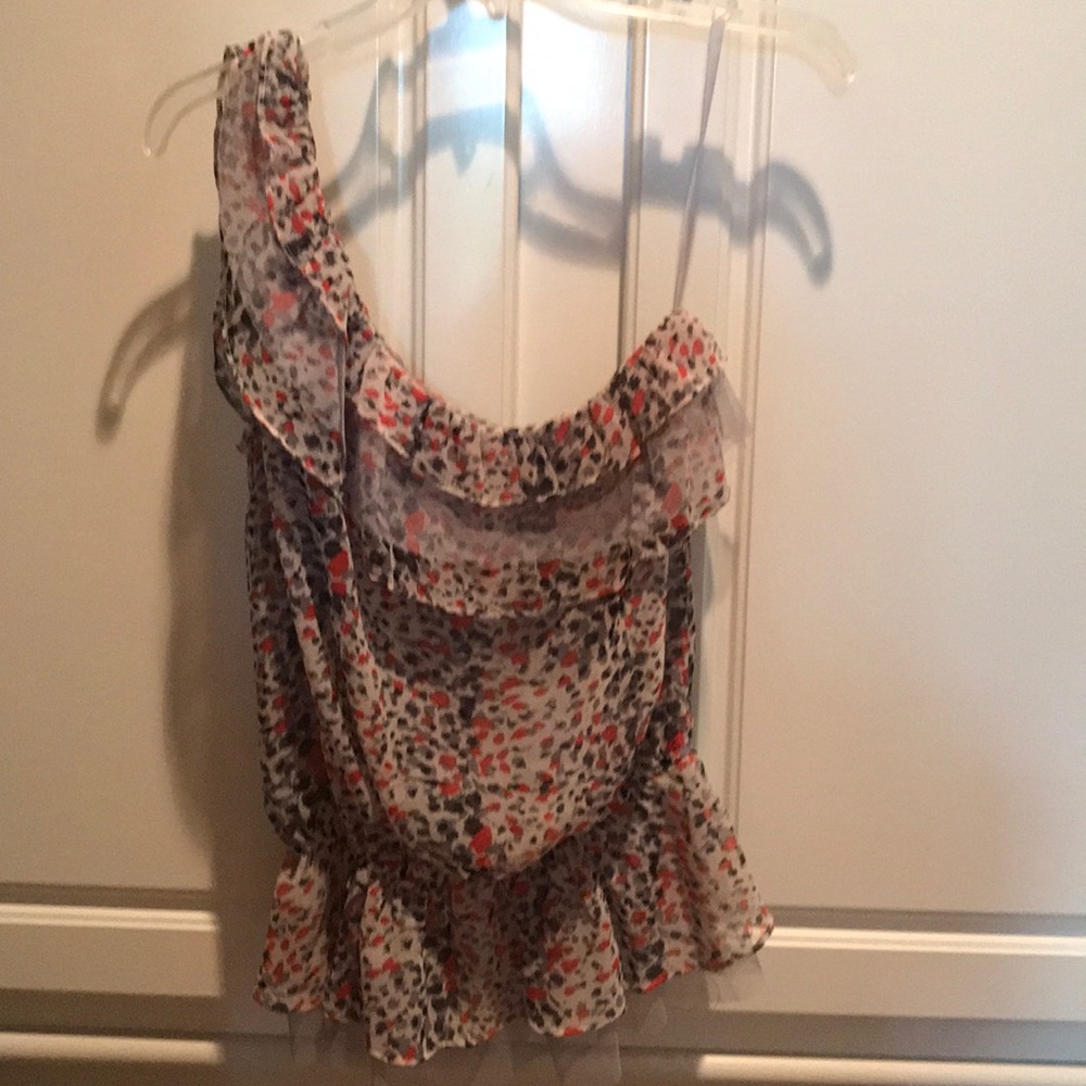One shoulder top